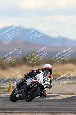 media/Nov-16-2025-Race Pace (Sun) [[8c5fa54630]]/Non Verified Riders (1st 20 Minutes)/5-Turn 15 (110pm)/